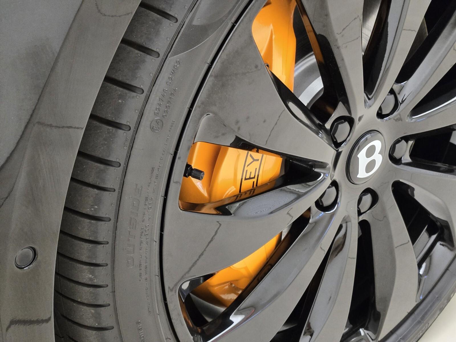 2025 Bentley Continental GT Black Edition - Photo 18