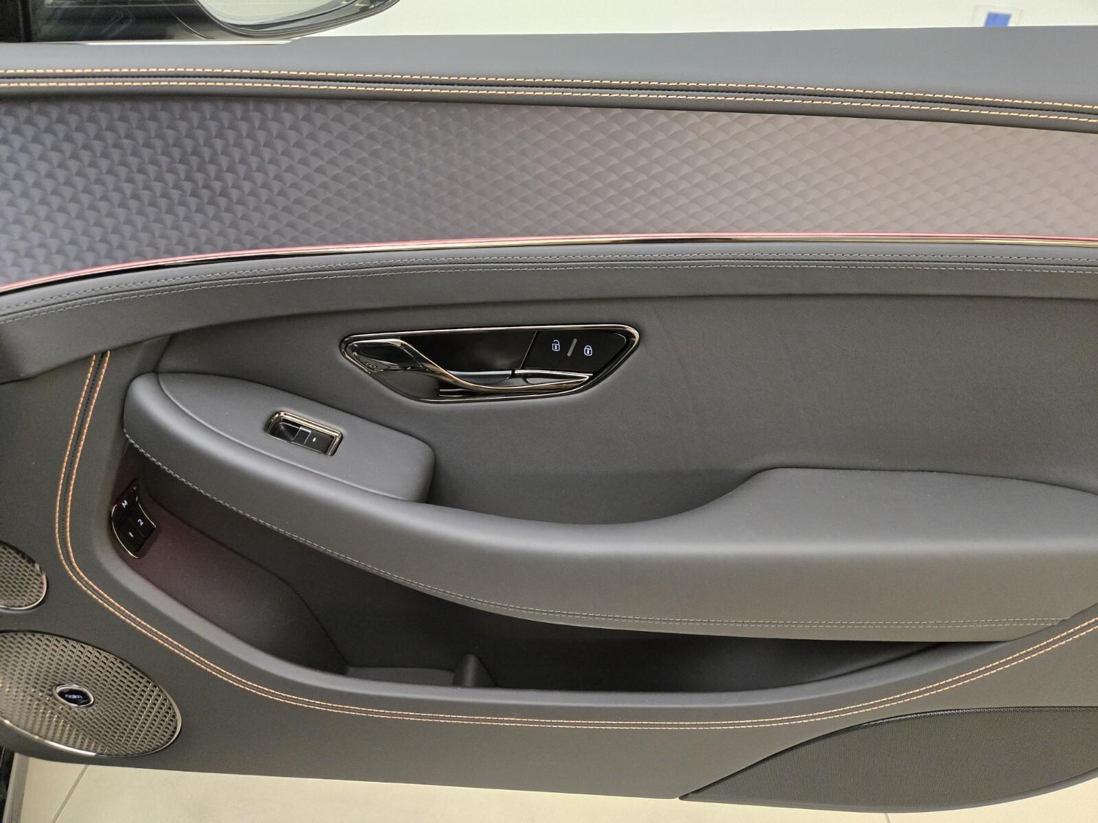 2025 Bentley Continental GT Black Edition - Photo 26
