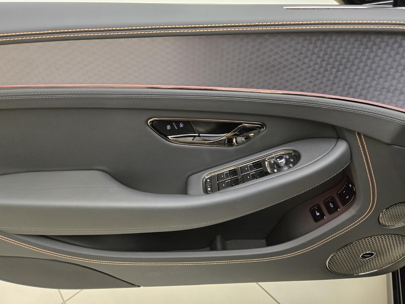 2025 Bentley Continental GT Black Edition - Photo 29