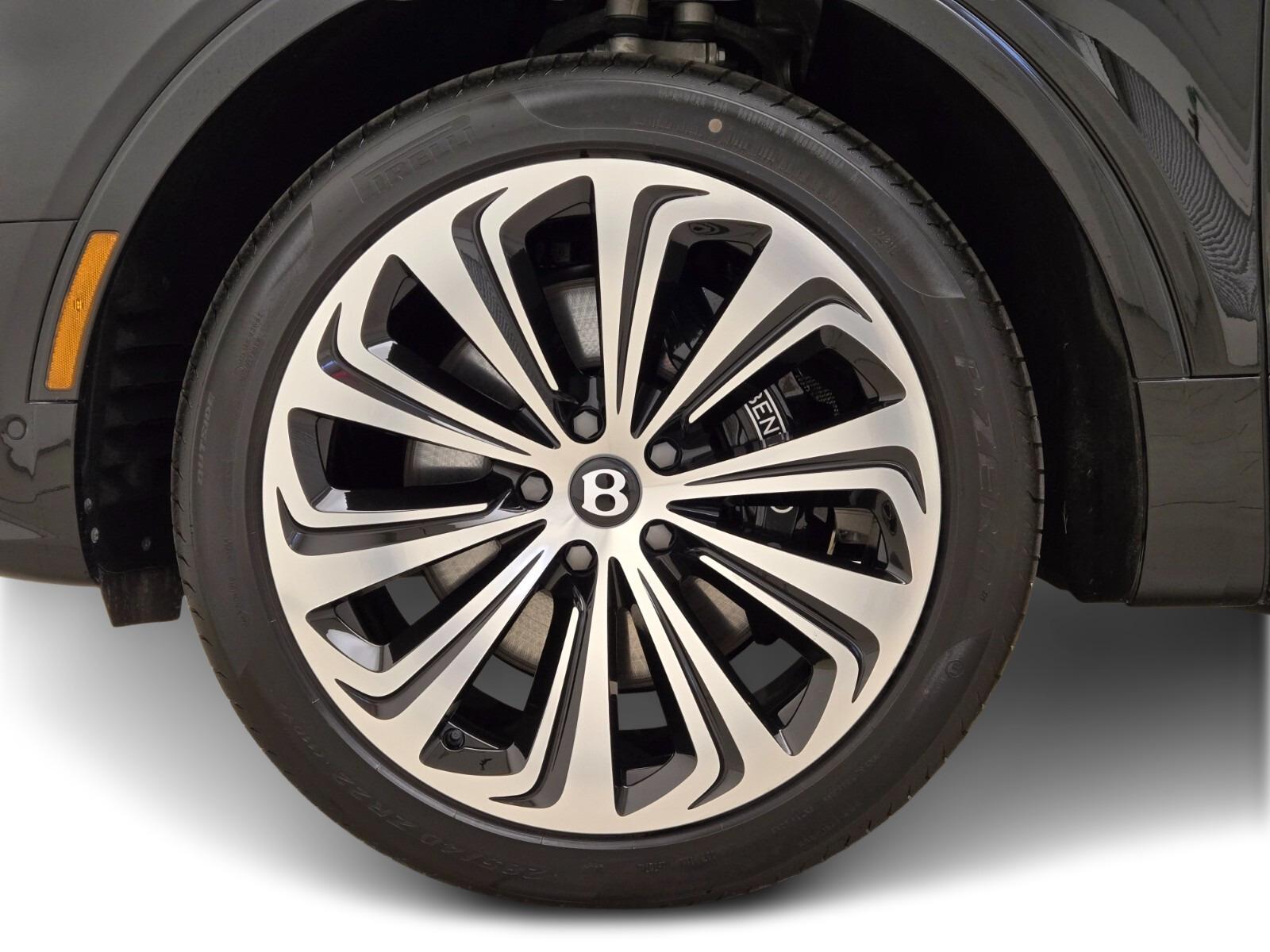 2025 Bentley Bentayga Azure - Photo 16