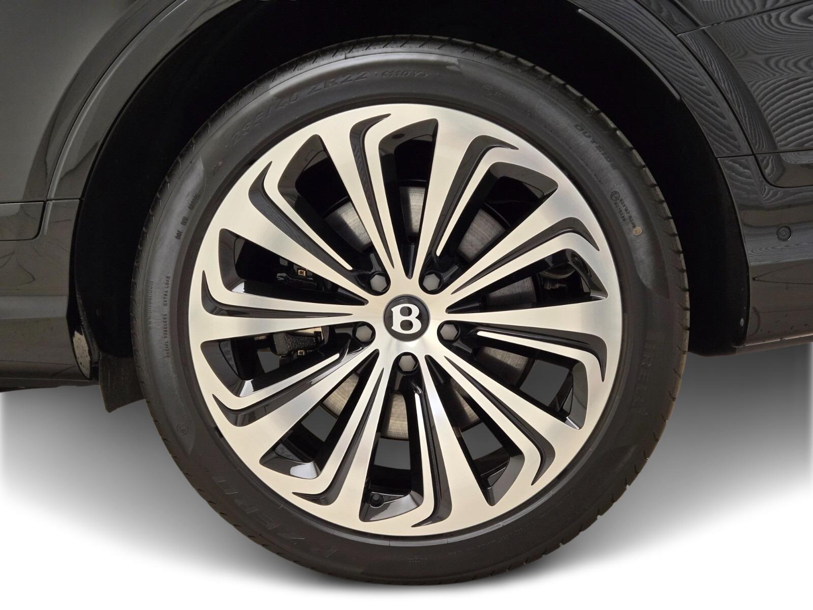 2025 Bentley Bentayga Azure - Photo 18