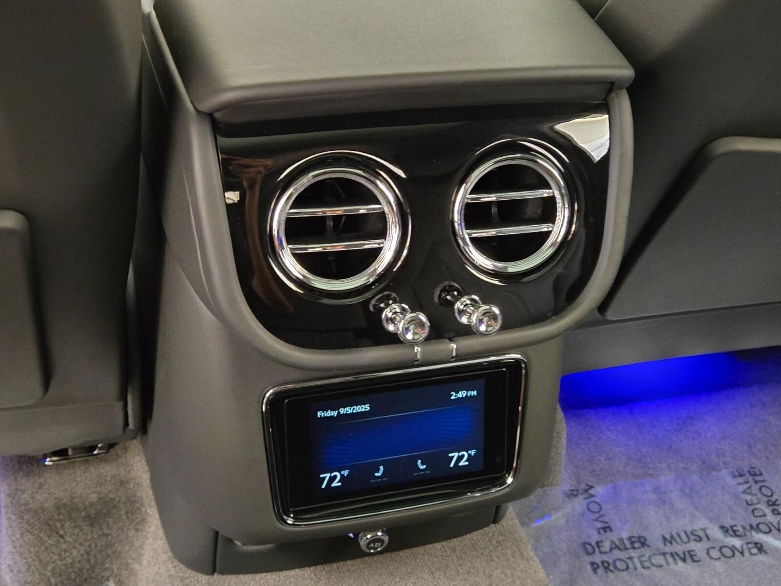 2025 Bentley Bentayga Azure - Photo 24