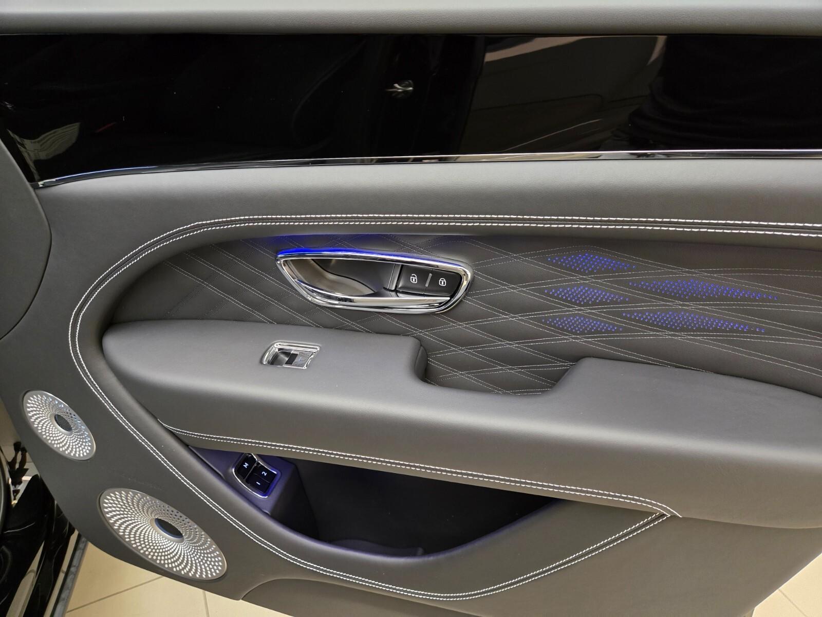 2025 Bentley Bentayga Azure - Photo 27