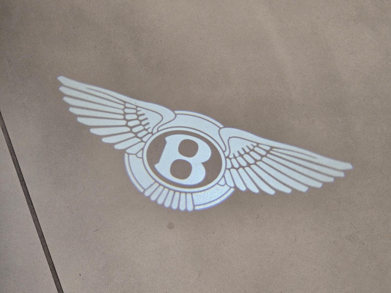 2025 Bentley Bentayga Azure - Photo 28