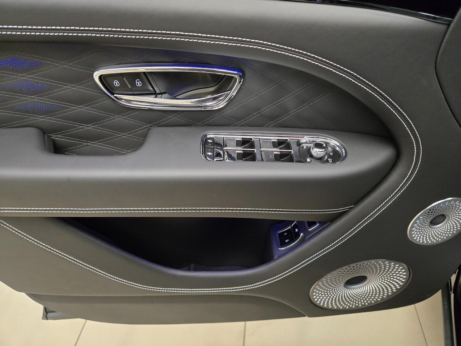 2025 Bentley Bentayga Azure - Photo 30