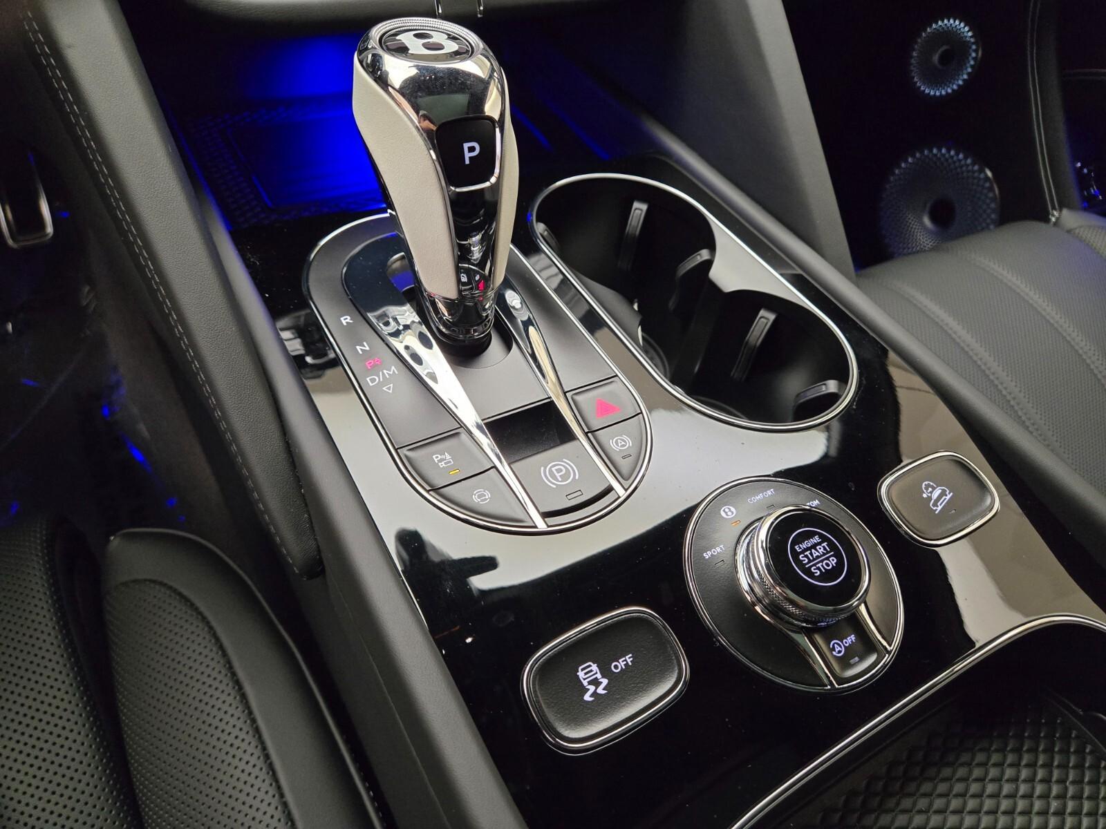 2025 Bentley Bentayga Azure - Photo 36