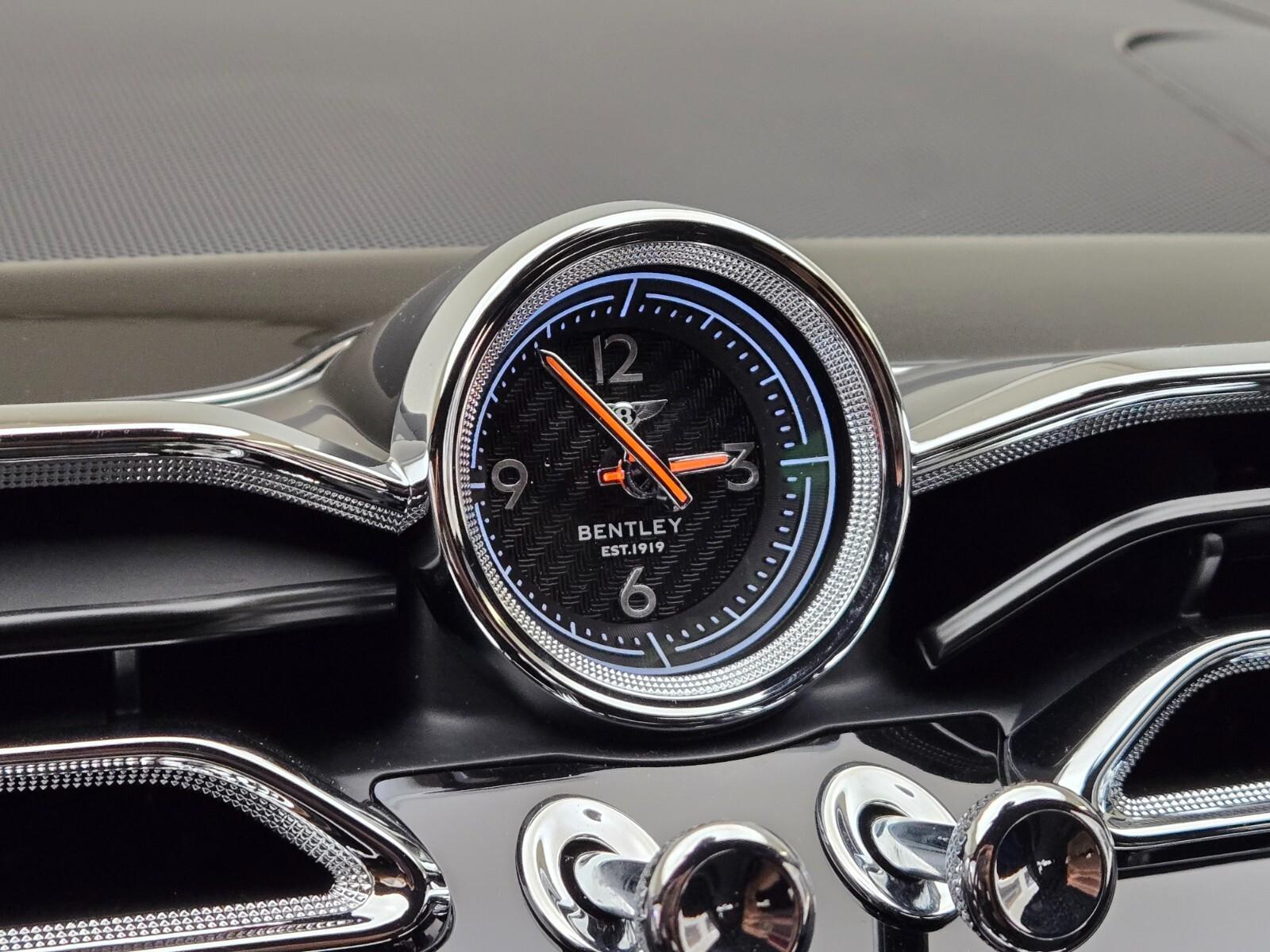 2025 Bentley Bentayga Azure - Photo 37