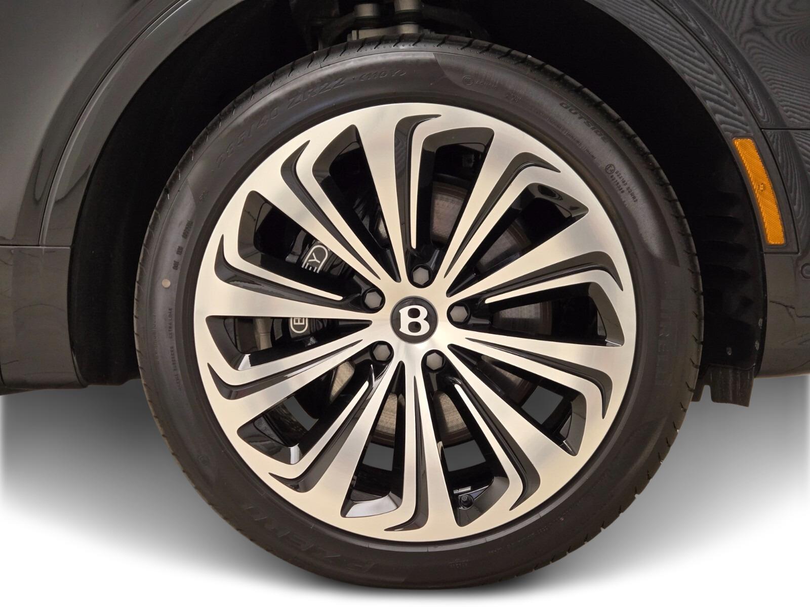2025 Bentley Bentayga Azure - Photo 6